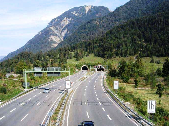 Suntem aproape de cea mai scumpă autostradă din România VA COSTA 27 DE